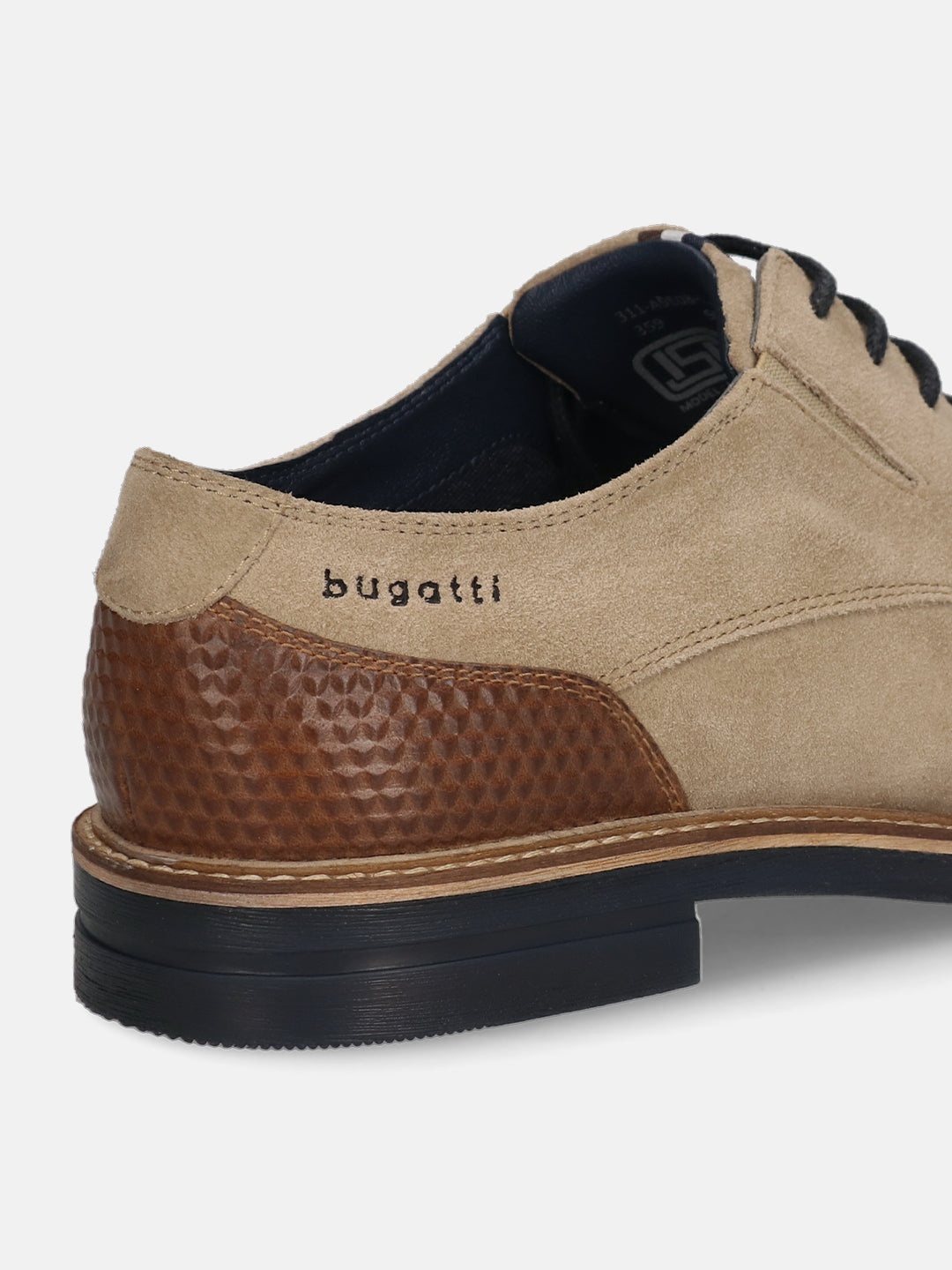 Men's Bugatti derby beige leather shoes with a round toe and plain toe featuring a stacked heel , a tpr outsole , and laces fastening.