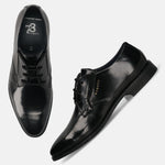 Men's Bugatti derby black leather shoes with a pointed toe and plain toe featuring a moulded heel , a tpr outsole , and laces fastening.