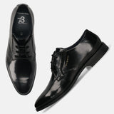 Men's Bugatti derby black leather shoes with a pointed toe and plain toe featuring a moulded heel , a tpr outsole , and laces fastening.