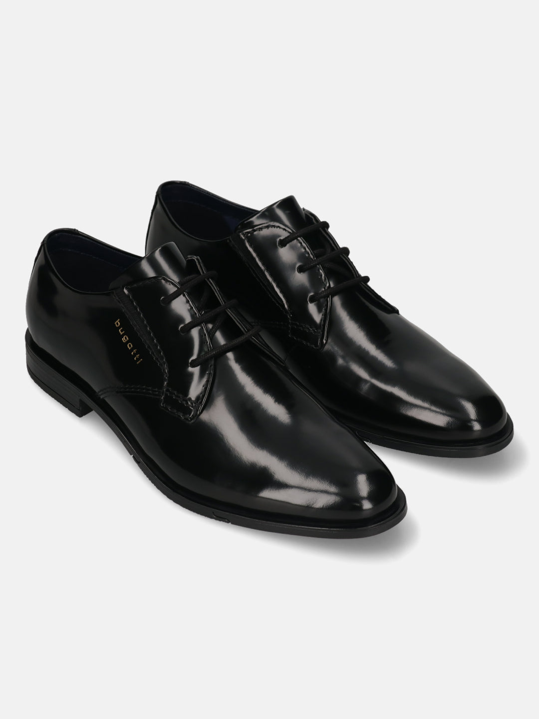 Men's Bugatti derby black leather shoes with a pointed toe and plain toe featuring a moulded heel , a tpr outsole , and laces fastening.