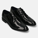 Men's Bugatti derby black leather shoes with a pointed toe and plain toe featuring a moulded heel , a tpr outsole , and laces fastening.