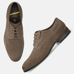 Men's Bugatti derby beige leather shoes with a pointed toe and plain toe featuring a moulded heel , a tpr outsole , and laces fastening.