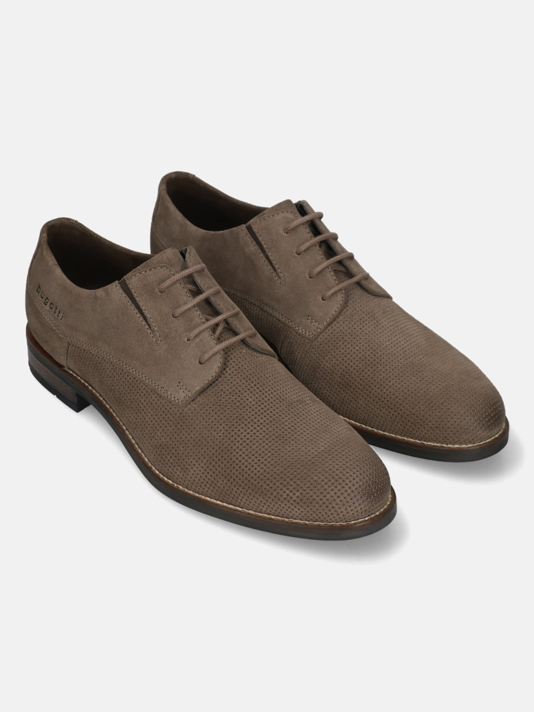 Men's Bugatti derby beige leather shoes with a pointed toe and plain toe featuring a moulded heel , a tpr outsole , and laces fastening.