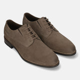 Men's Bugatti derby beige leather shoes with a pointed toe and plain toe featuring a moulded heel , a tpr outsole , and laces fastening.