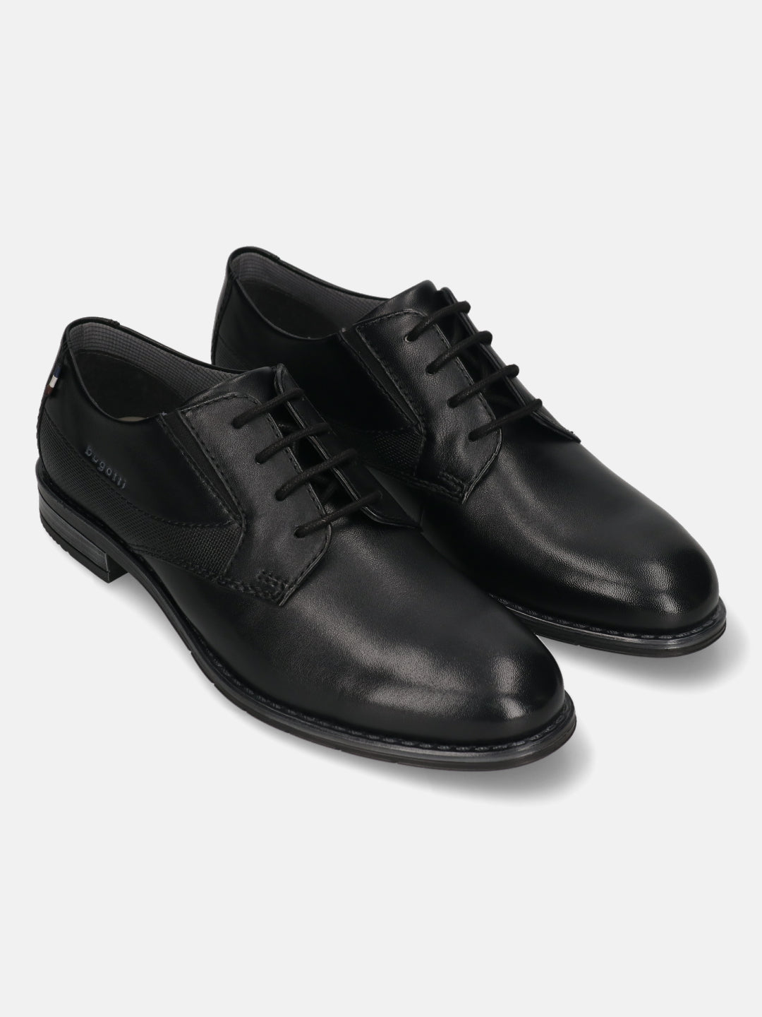 Men's Bugatti derby black leather shoes with a round toe and plain toe featuring a moulded heel , a tpr outsole , and laces fastening.