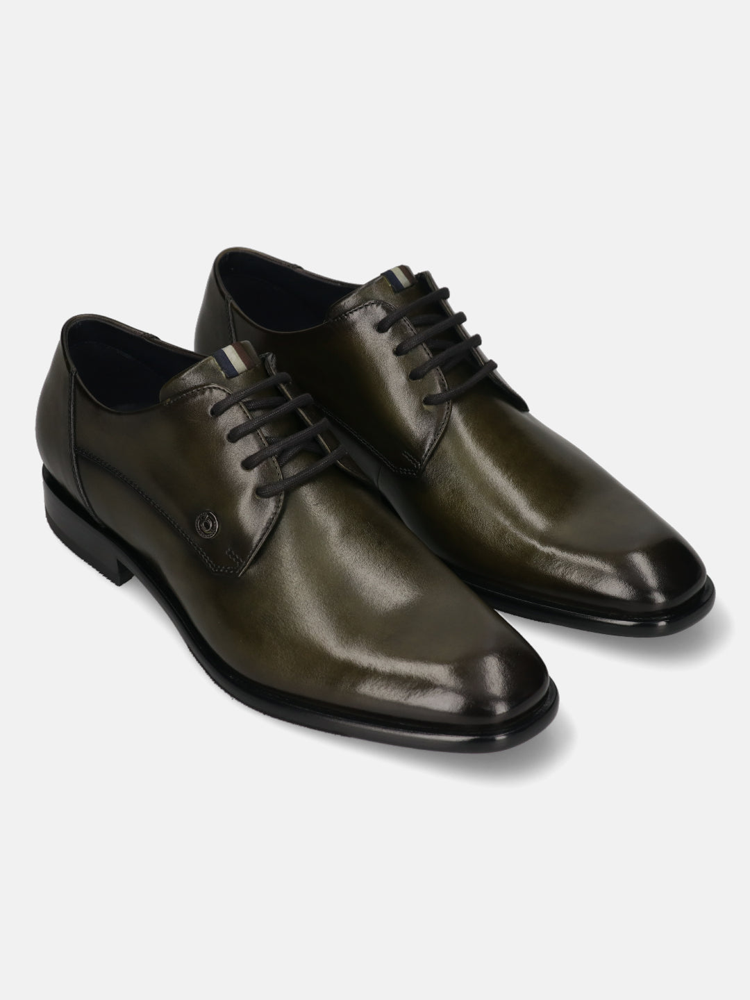 Men's Bugatti derby green leather shoes with a pointed toe and plain toe featuring a stacked heel , a leather outsole , and laces fastening.