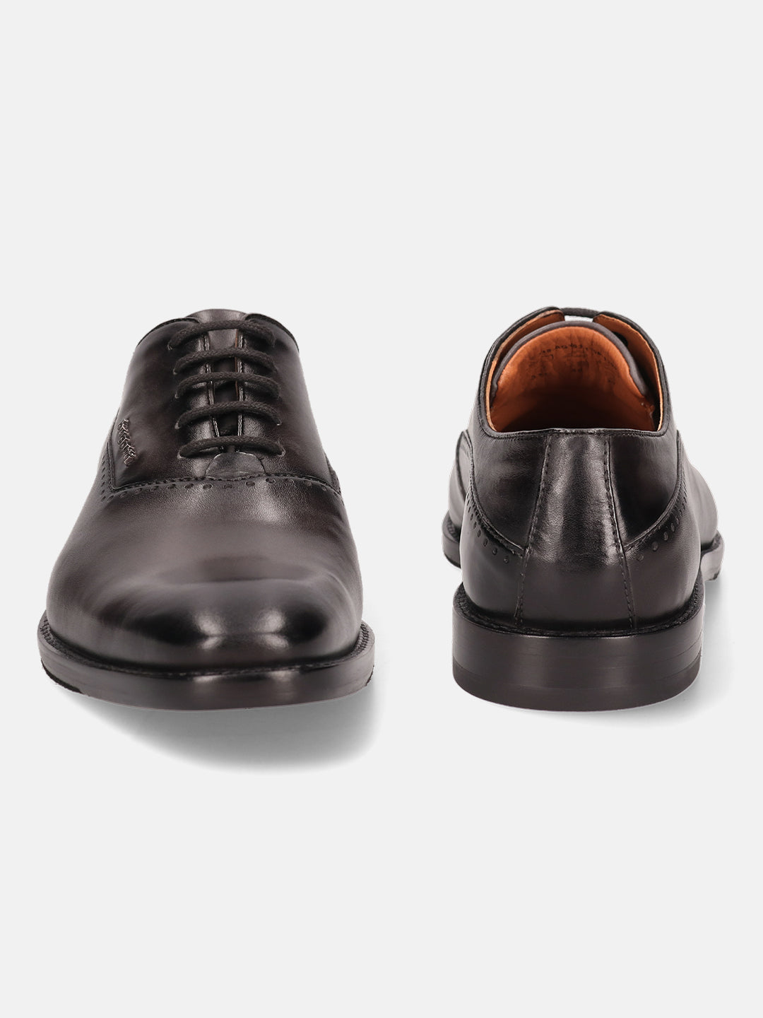 A grey Men's bugatti Oxford featuring a chisel toe plain toe, stacked heel. Made from premium genuine leather with a durable leather outsole, this laces design offers both style and comfort.