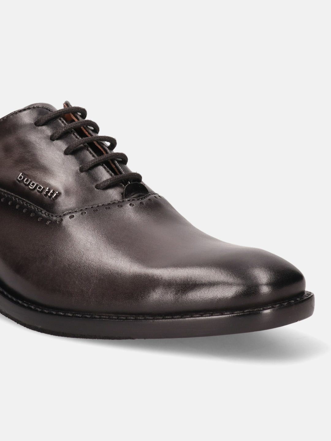 A grey Men's bugatti Oxford featuring a chisel toe plain toe, stacked heel. Made from premium genuine leather with a durable leather outsole, this laces design offers both style and comfort.