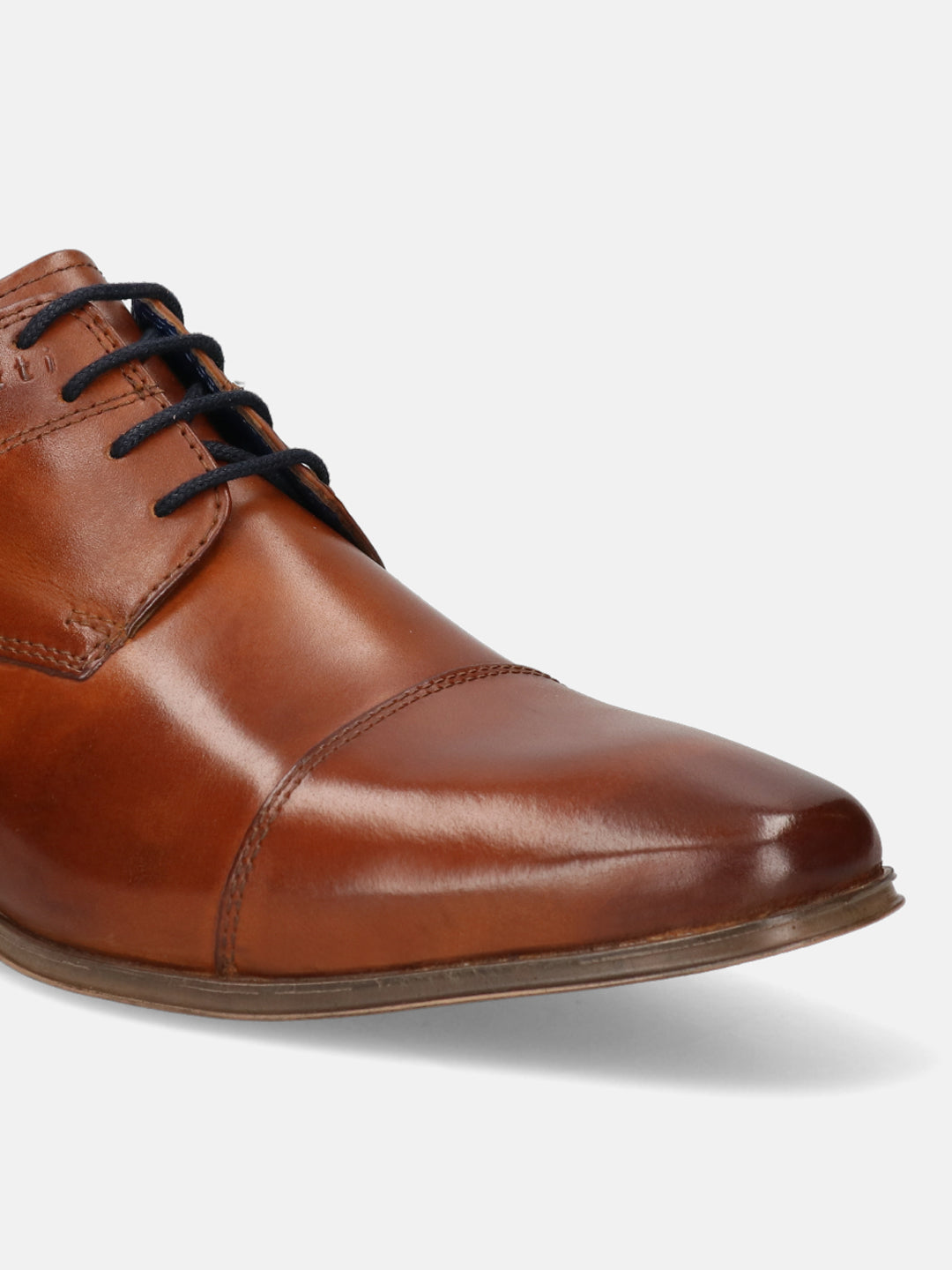 A cognac Men's bugatti Derby featuring a round toe cap toe, stacked heel. Made from premium genuine leather with a durable high quality synthetic outsole, this laces design offers both style and comfort.