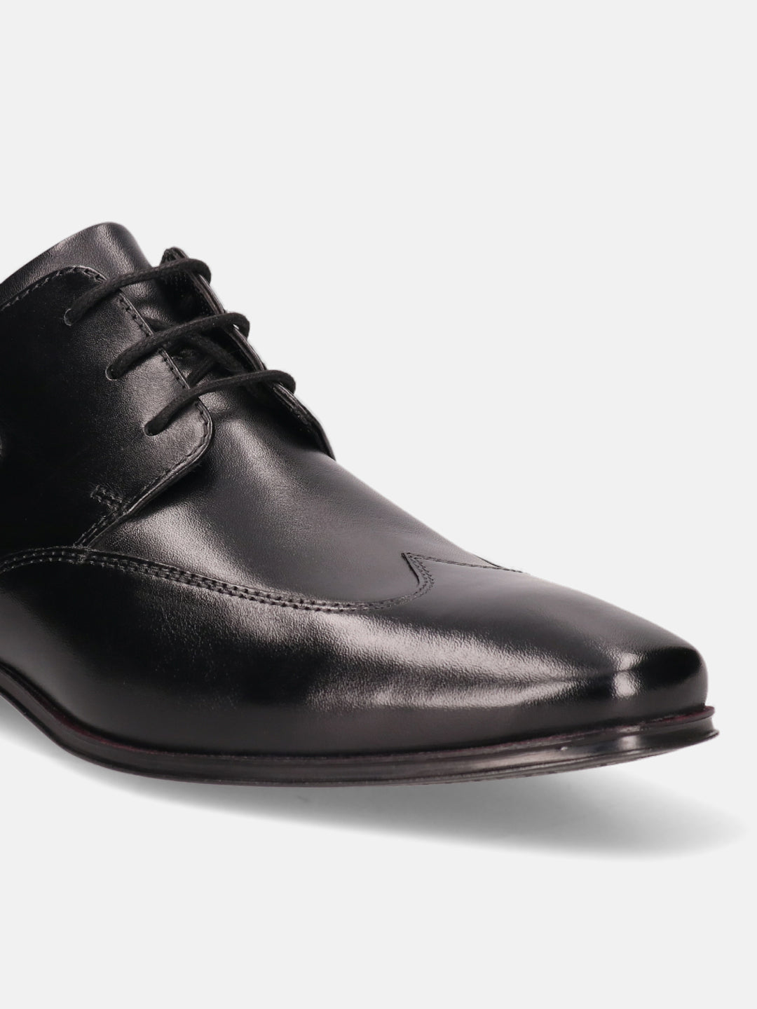 A black Men's bugatti Derby featuring a round wing tip, moulded  heel. Made from premium genuine leather with a durable high quality synthetic outsole, this laces design offers both style and comfort.