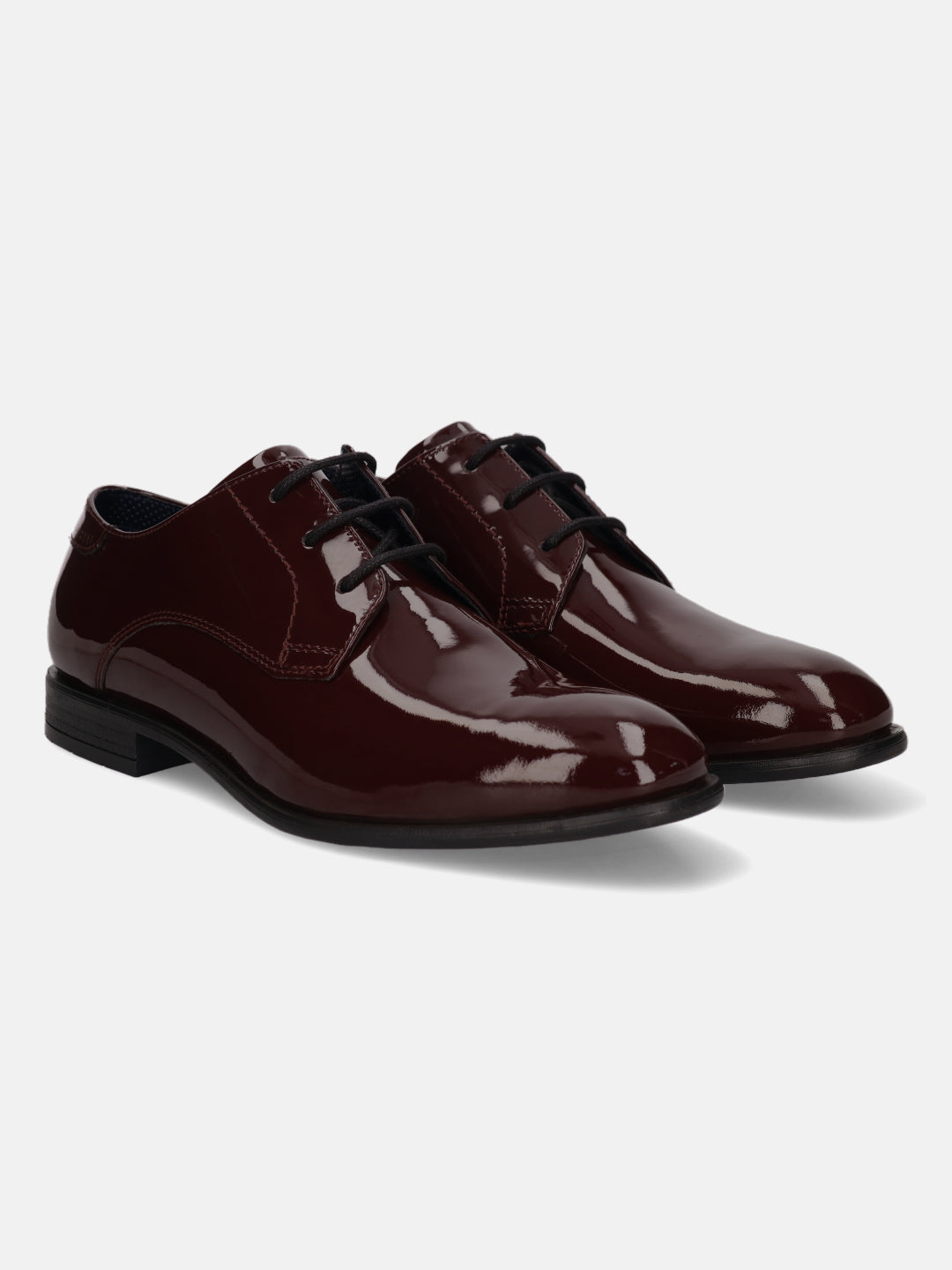 Bordeaux leather derby shoes by Bugatti featuring black laces and a shiny, patent finish.