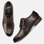 Men's Bugatti derby brown leather shoes with a round toe and plain toe featuring a moulded heel , a tpr outsole , and laces fastening.