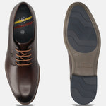 Men's Bugatti derby brown leather shoes with a round toe and plain toe featuring a moulded heel , a tpr outsole , and laces fastening.