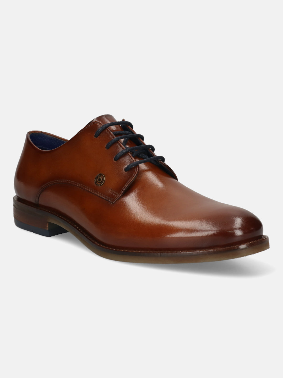 Men's Bugatti derby cognac leather shoes with a round toe and plain toe featuring a moulded heel , a tpr outsole , and laces fastening.