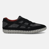 Men's Bugatti stitched black leather shoes with a round toe , a rubber outsole , and laces fastening.